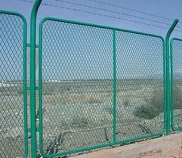 蘭州鐵路護欄網(wǎng)與甘肅公路護欄網(wǎng) 高清大圖展示與圍欄設施解析