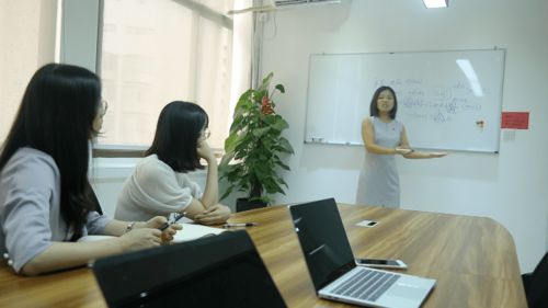 企恩咨詢 專注商學院服務，以技術開發為翼，為每個客戶樹一道口碑
